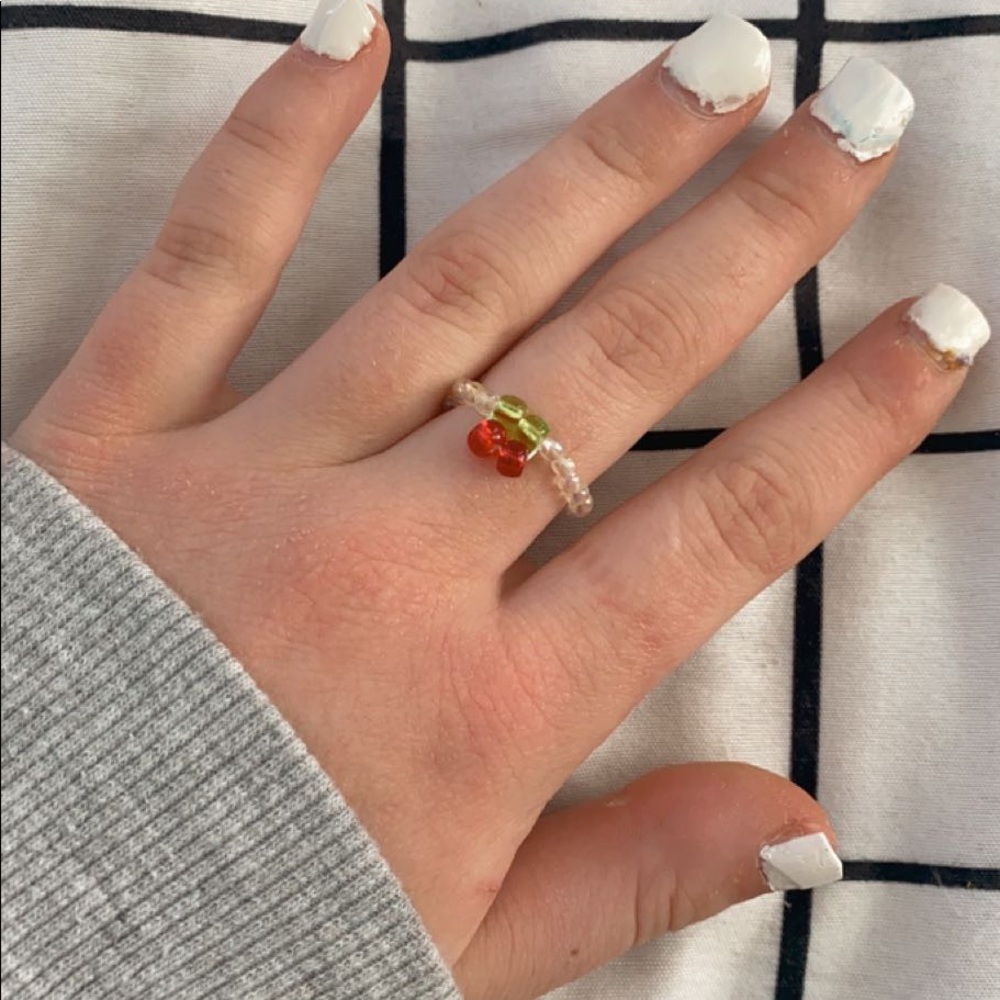 𝙲𝚑𝚎𝚛𝚛𝚢 𝚋𝚎𝚊𝚍 𝚛𝚒𝚗𝚐!!